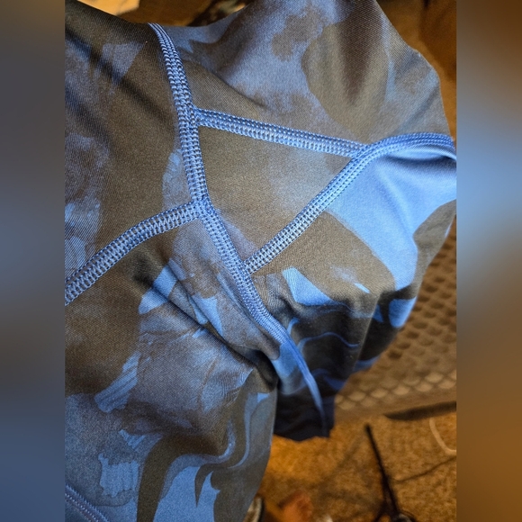 G238. Lululemon Wunder Under Pant Luxtreme in Floral Black Inkwell - Size 6 - Picture 8 of 8